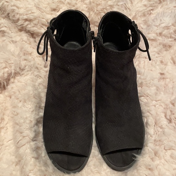 Nine West Merlahnio Black Leather Booties size 7.5 - Picture 3 of 6